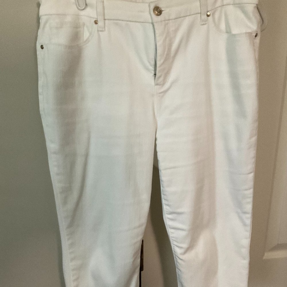 Chico's white crops